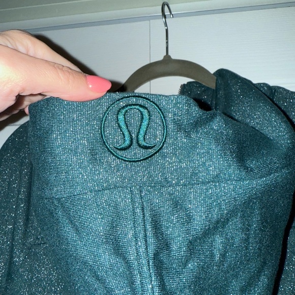 Lululemon cropped hooded scuba - Picture 4 of 5